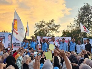 Hari ke-27 Kampanye, Cagub Banten Andra Soni Blusukan di Kota Serang, Temui Ribuan Warga.