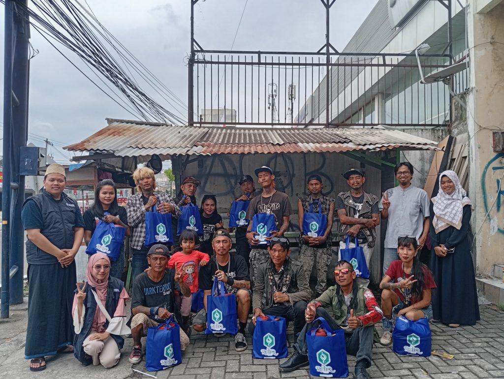 Bingkisan Lebaran untuk Anak Punk dari ReliQ Banten: Merajut Kepedulian di Bulan Suci.