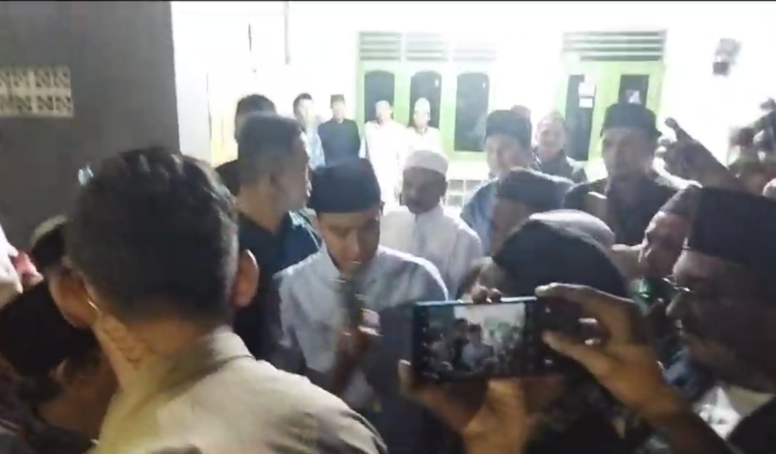 Dikunjungi Gibran, Abuya Muhtadi Ingatkan Calon Pemimpin Mestinya Harus Jujur