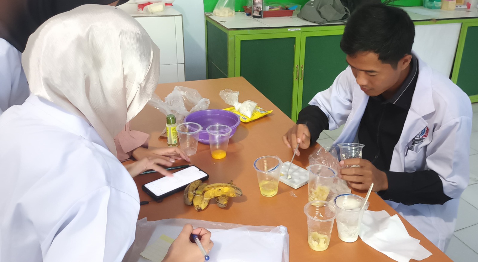 Efisiensi Pembelajaran Hybrid pada Praktikum Biologi (Oleh: Latif Sofiana Nugraheni* )