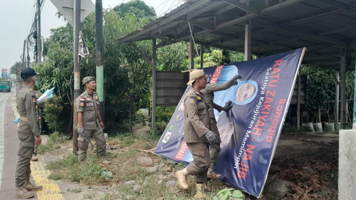 Penertiban APS oleh Bawaslu Kabupaten Serang.