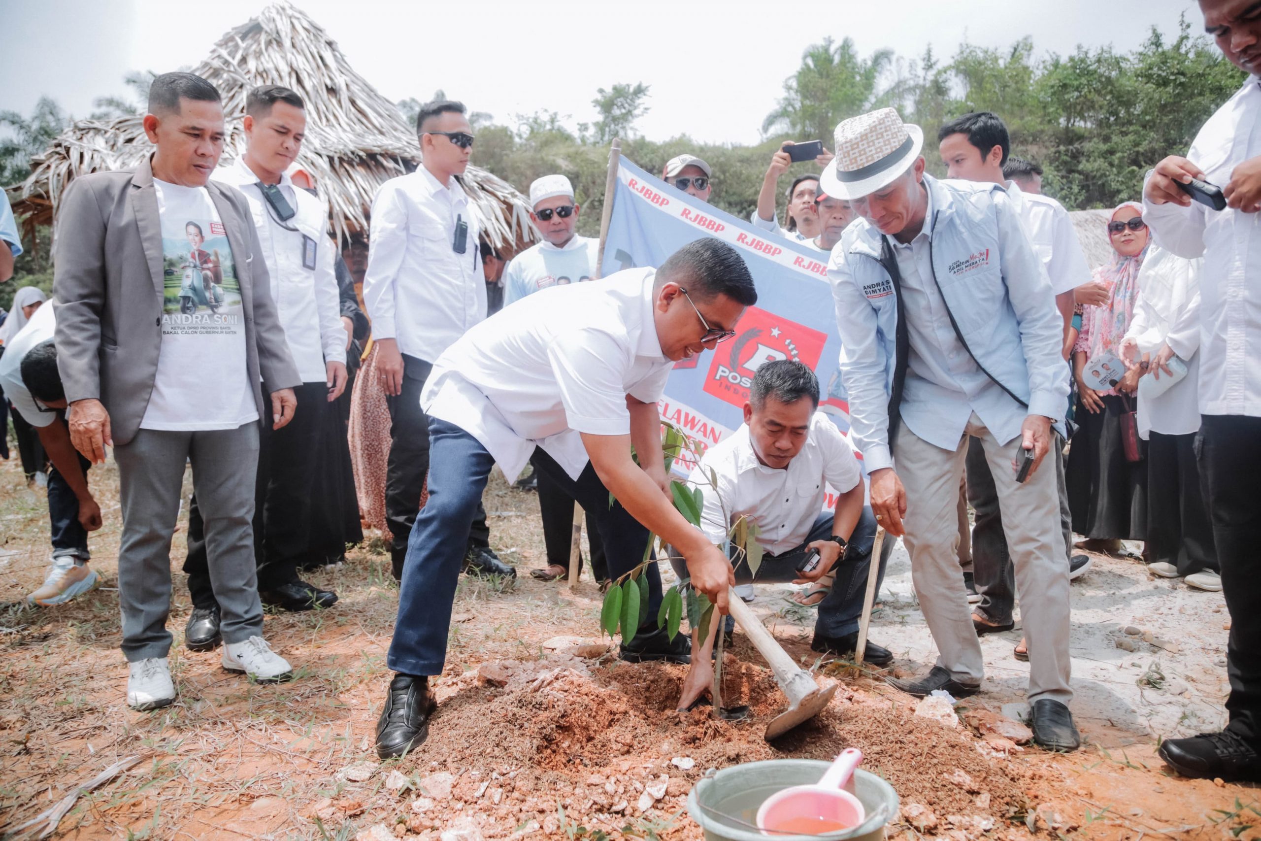Andra Soni-Dimyati Janjikan Sekolah Gratis, Warga Lebak Antusias