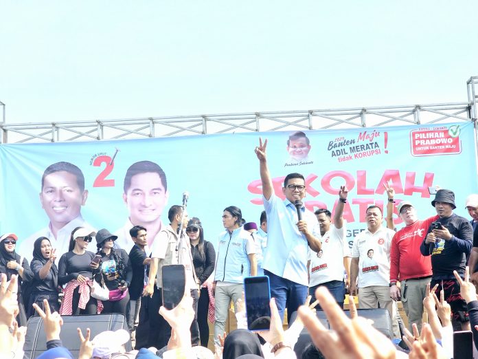 Andra Soni Kampanye Sekolah Gratis di Tangerang.