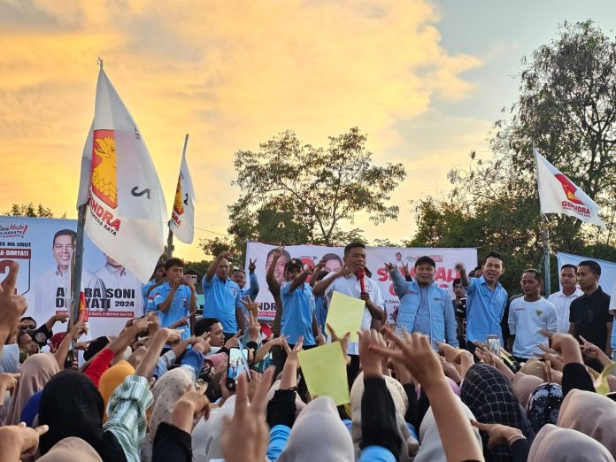 Hari ke-27 Kampanye, Cagub Banten Andra Soni Blusukan di Kota Serang, Temui Ribuan Warga.