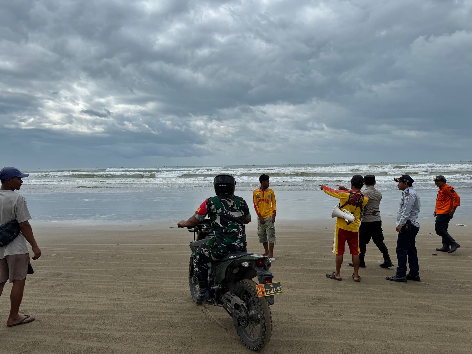 Nolong Temannya Yang Hampir Tenggelam, Fauzan Tenggelam di Pantai Bagedur