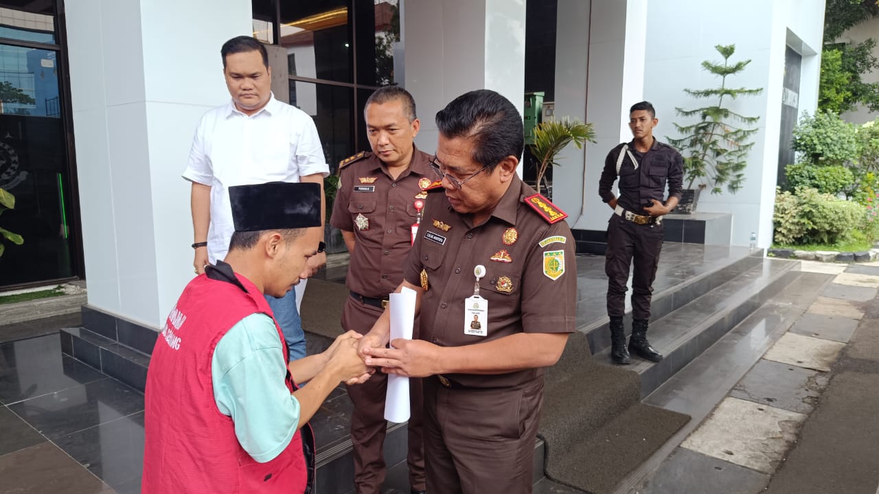 Curi Tabung Gas untuk Biaya Sekolah Adik, Samudi Dibebaskan Kejari Serang Lewat Restorative Justice