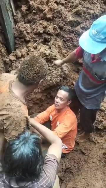 Dua Orang di Sodong Pandeglang Terkubur Tanah Longspr  Saat Gali Pondasi Rumah