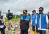 Gubernur Banten Andra Soni didampingi Kepala DPUPR Arlan Marzan di Teluk,Labuan,Pandeglang.
