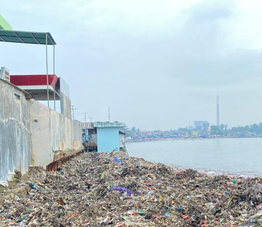 Pantai Teluk Labuan Pandeglamg,Kamis (22/5/2025).