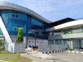 Pembangunan Minimarket di ruang hijau terminal palupatan Serang.