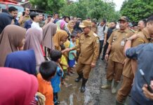 Gubernur Banten Andra Soni menyambangi masyarakat.