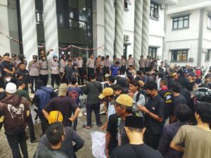 Aksi Warga Terkait TPA Bangkonol.