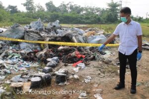 Limbah berbahaya di tengah pemukiman walantaka kota serang.