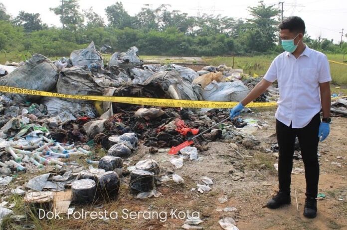 Limbah berbahaya di tengah pemukiman walantaka kota serang.