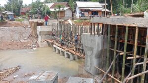 Pembangunan jembatan cegog Ranca Pinang.