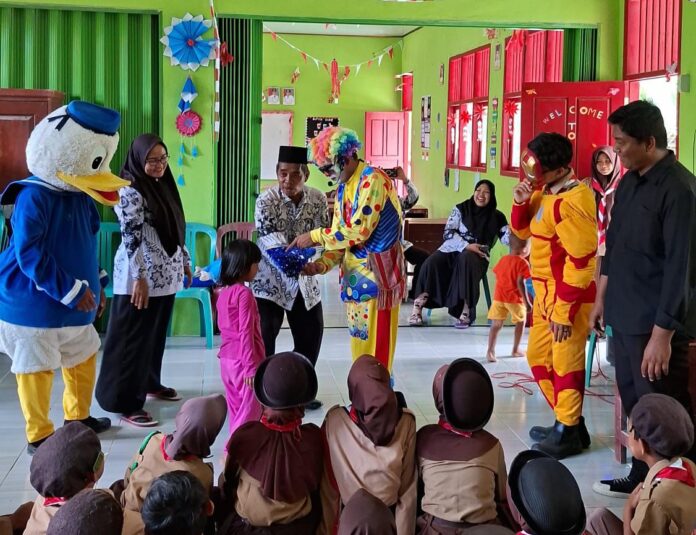Fino Badut Sisir Lampung Selatan: Jalin Kolaborasi Tingkatkan Budaya Literasi.