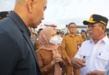 Bupati Serang Ratu Zakiyah Dampingi Gubernur dan Kapolda Sidak Truk ODOL di Bojonegara Bupati Serang Ratu Zakiyah Dampingi Gubernur dan Kapolda Sidak Truk ODOL di Bojonegara.