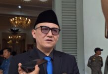 Adiknya Dilantik Jadi Kepala Bapenda, Wakil Gubernur Banten Dimyati : Jangan Malu-maluin Abangnya Raden Berly Natakusumah.