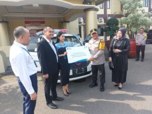 Bank Rakyat Indonesia Cabang Serang Berikan Satu Unit Ambulans ke Polres Serang.