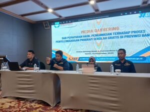 Ketua Ombudsman Banten Fadl (kedua dari kiri).