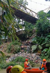 Tumpukan sampah di kawasan kampung baru