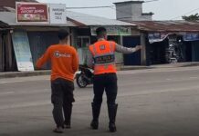 Hendak kirim Bantuan Kemanusiaan ke Aceh, Rombongan Relawan Banten kena Pungli di Palembang Salah satu relawan dari Banten (kiri) yang diduga kena pungli di Palembang. (Foto: relawan).
