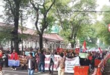 Menanti Janji Gubernur Banten Bayar 6 Bulan Tuta (oleh : Ucu NA*) Aksi wakepsek (foto: banpos).