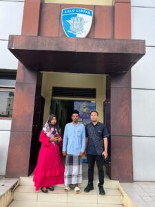 Raden Elang Mulyana (paling kanan).