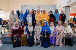 Kebaya Hadir di Ruang Modern, Ibu-Ibu Berkeliling Mall of Serang dalam Parade Pelestarian Budaya.