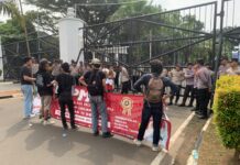 KMS 30 : Provinsi Banten Kaya, Rakyat Tetap Sengsara Aksi KMS 30 di depan KP3B,Kamis ,23 April 2026.