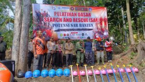 Pelatihan Dasar SAR menes.