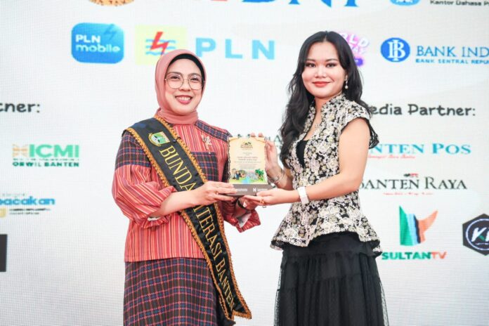 Tinawati Andra Soni.