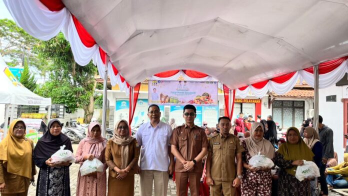 Warga Kecamatan Taktakan Serbu Pasar Murah Bersubsidi Yang DI Gelar Pemkot Serang Bersama PT ABM.