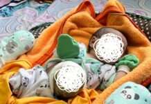 Bayi Lahir dengan Usus Diluar Perut di Mandalawangi, Butuh Pertolongan Medis dan Donatur Kondisi Muhamad Farhan Al Baihakki, saat ini terbaring lemah akibat mengalami kelainan usus di luar perut sejak lahir. (Foto : istimewa).