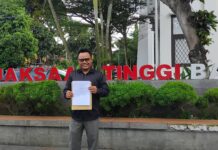 LAB Humanity Laporkam Pengadaan Bantuan Internet untuk Sekolah dari Diskominfo Banten ke Kejati Puji Santoso usai melaporkan dugaan korupsi kominfo ke Kejati Banten.