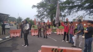 Aksi KMS 30 tolak kenaikan BBM di KP3B Senin,15 Juni 2026.