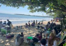 Wisata Anyer-Carita Tetap Ramai, Aktivitas Gunung Anak Krakatau Tak Ganggu Liburan Wisata Anyer-Carita Tetap Ramai, Aktivitas Gunung Anak Krakatau Tak Ganggu Liburan.