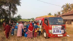 Warga Pontang Legon Dapat Bantuan 8000 liter Air Bersih dari Persis Peduli Banten.