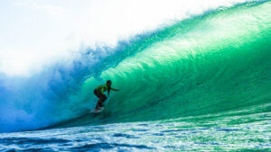 Penampilan Taina dalam seleksi menuju Rip Curl Cup Padang Padang 2026.(foto: rip curl).