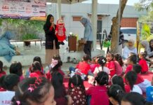 Banten Ceria Ajak Anak “Merdeka dari Gadget” Lewat Gerakan Literasi di BMS Symphony Penampilann Kak Susi.