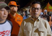 Andra Soni: Terima Kasih untuk Relawan yang Tak Henti Mendukung Operasi SAR Arupadhatu 1 Gubernur Banten Andra Soni (kanan).