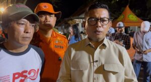 Gubernur Banten Andra Soni (kanan).