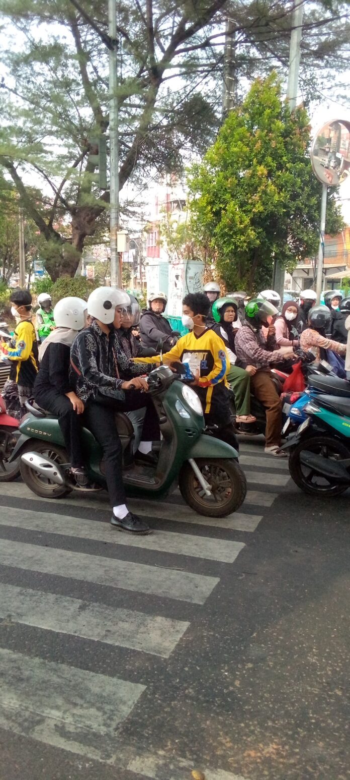 Antisipasi Debu Vulkanik, Semut Tangsel Distribusikan 3.000 Masker.