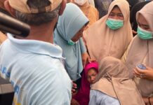 Sembilan Jam Sisir Selat Sunda, Kapal RIB 02 Basarnas Belum Temukan Jejak Speedboat Lima Jurnalis Istri Kapten Speedboat lemas dan menangis usai kedatangan Tim SAR.