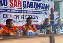 Hari Kedelapan Pencarian, Tim SAR Kembali Sisir Selat Sunda, Hasil Masih Nihil Kepala Kantor SAR Banten Al Amrad (tengah).