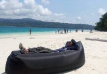 Pelaku Wisata Soroti Pemulihan Pascaerupsi Anak Krakatau: Dispar Banten Jangan Cuma Seremonial Wisatawan sedang menikmati keindahan pulau peucang pandeglang.